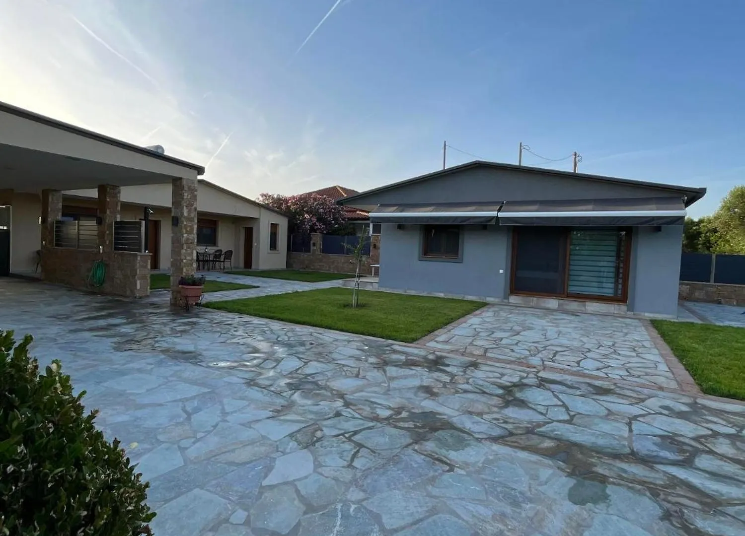 Victoria'S Apartments Nea Plagia